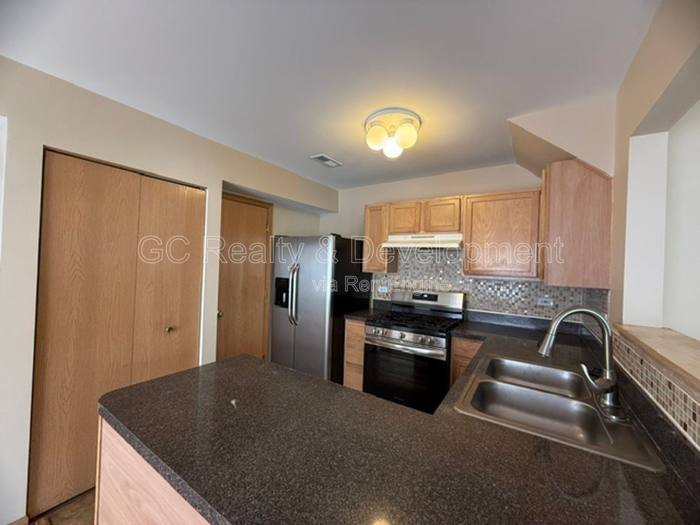 *** 3 BDRM - 1.5 BTH / CENTRAL AC / ATTACHED GARAGE / IN UNIT LAUNDRY / PET FRIENDLY *** property image