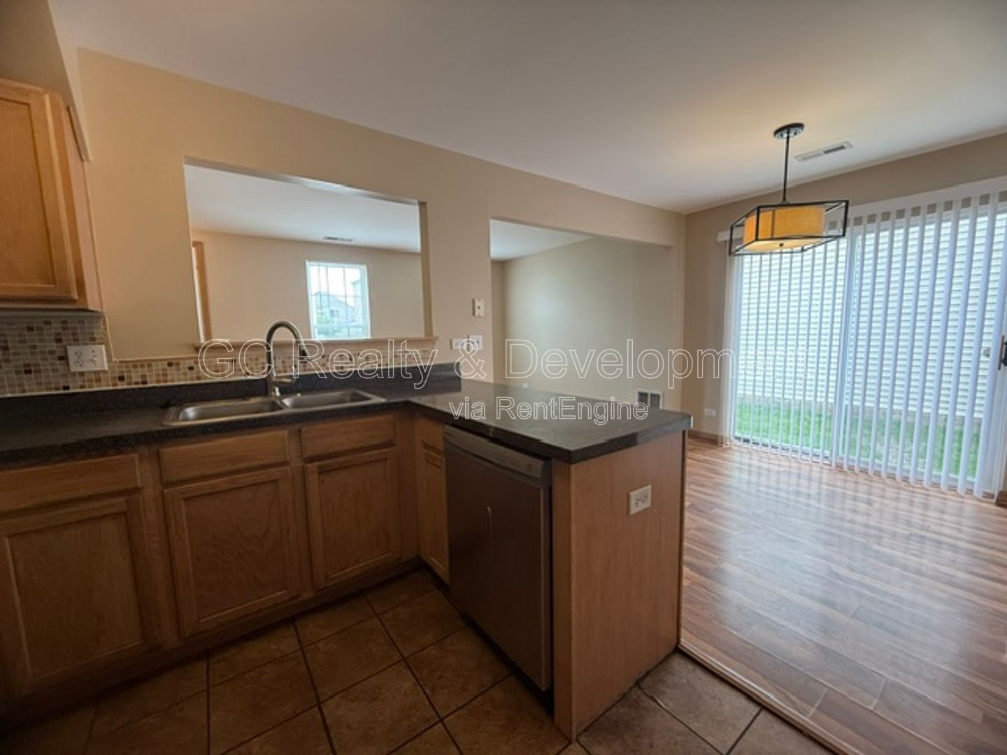 *** 3 BDRM - 1.5 BTH / CENTRAL AC / ATTACHED GARAGE / IN UNIT LAUNDRY / PET FRIENDLY *** property image