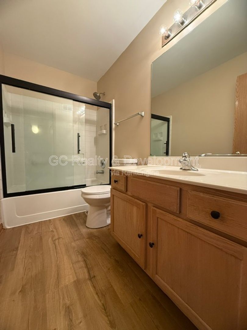*** 3 BDRM - 1.5 BTH / CENTRAL AC / ATTACHED GARAGE / IN UNIT LAUNDRY / PET FRIENDLY *** property image