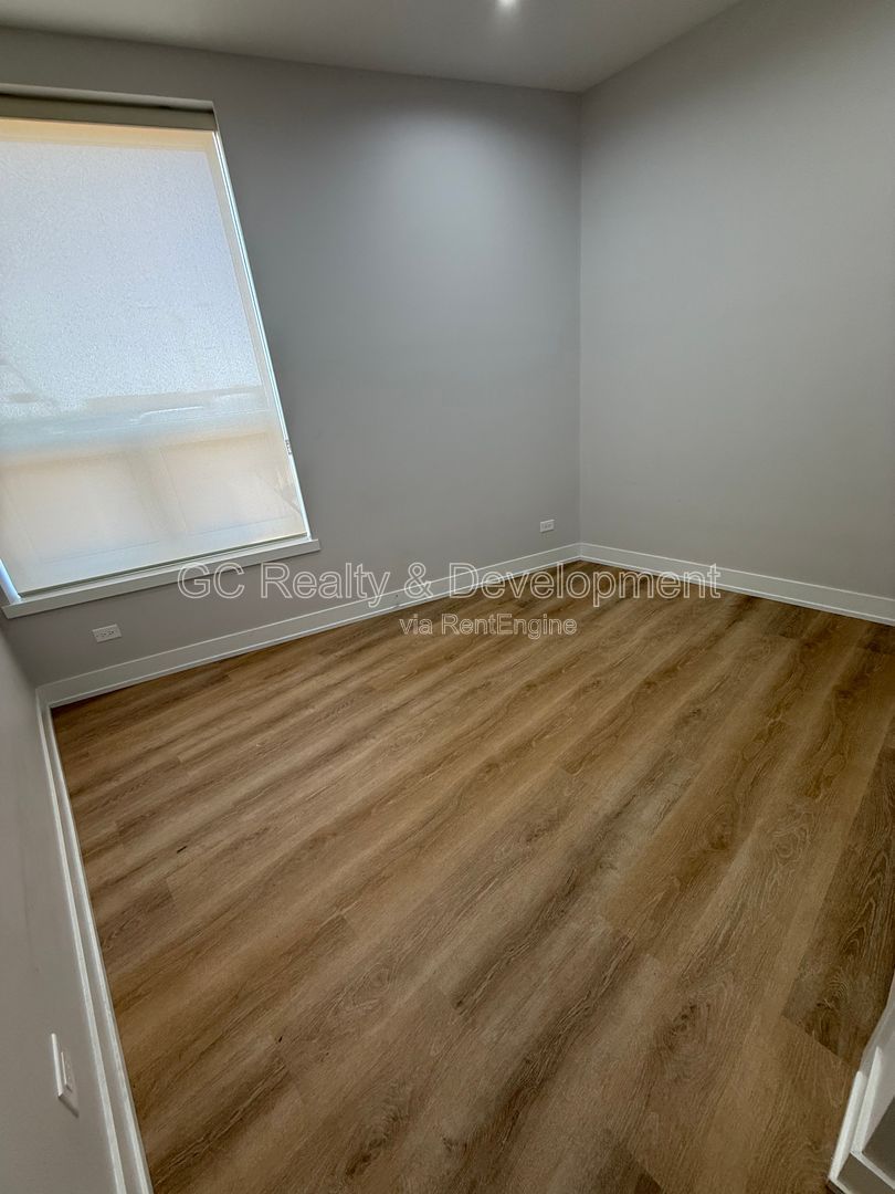 *** 1/2 MONTH RENT FREE /  2BR- 2 BTH / PARKING AVAIL / UPDATED THROUGHOUT / CENTRAL AC / IN UNIT LAUNDRY *** property image