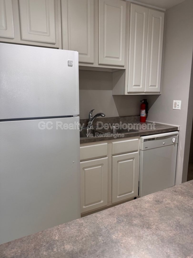 *** ​​1 BDRM - 1 BTH / ALL UTILITIES INCL / STORAGE UNIT / LAUNDRY ON SITE *** property image