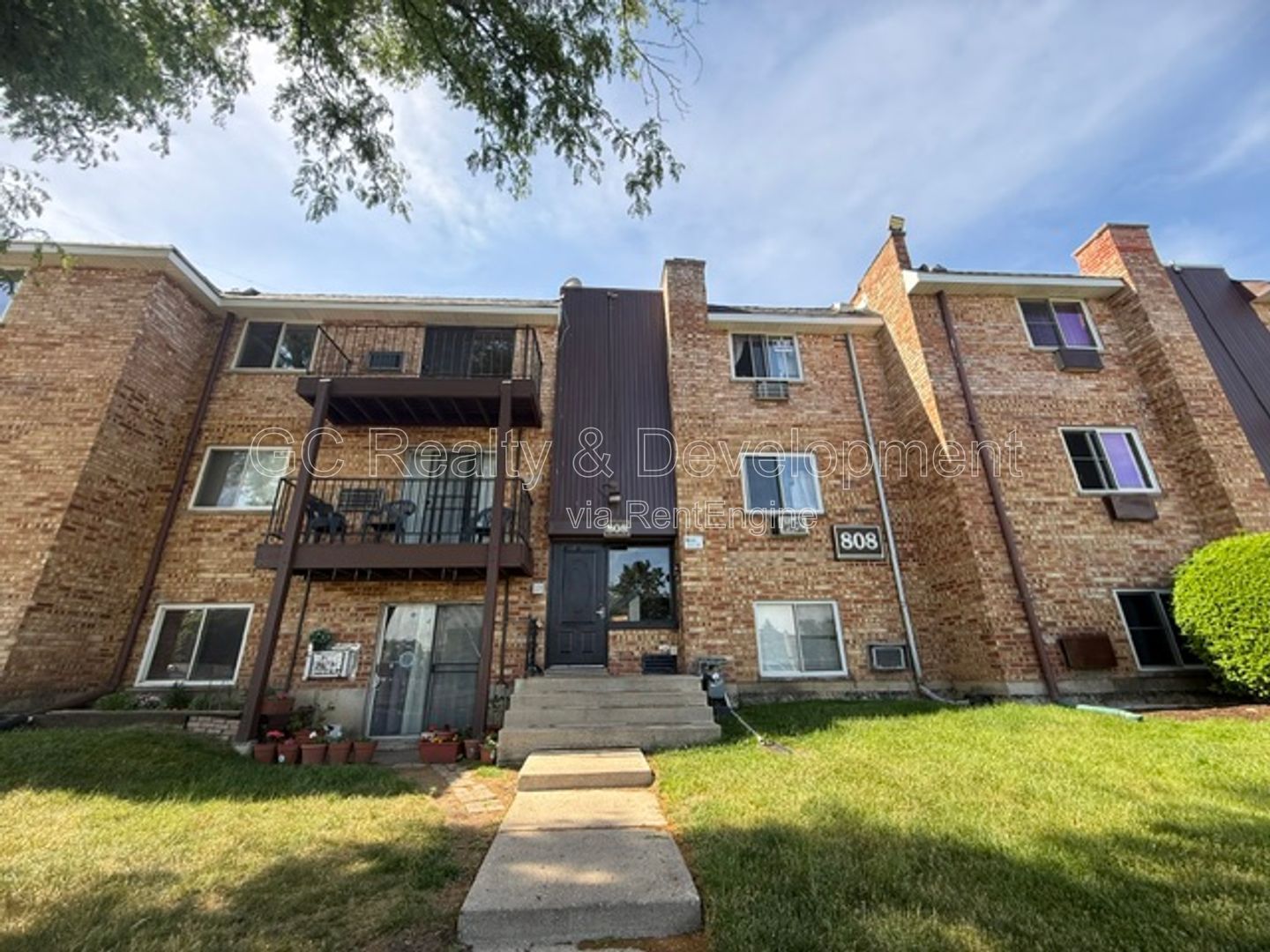 *** 2 BED / ONLY PAY ELECTRIC / BRAND NEW FLOORS / LAUNDRY ON SITE / PARKING INCL *** property image
