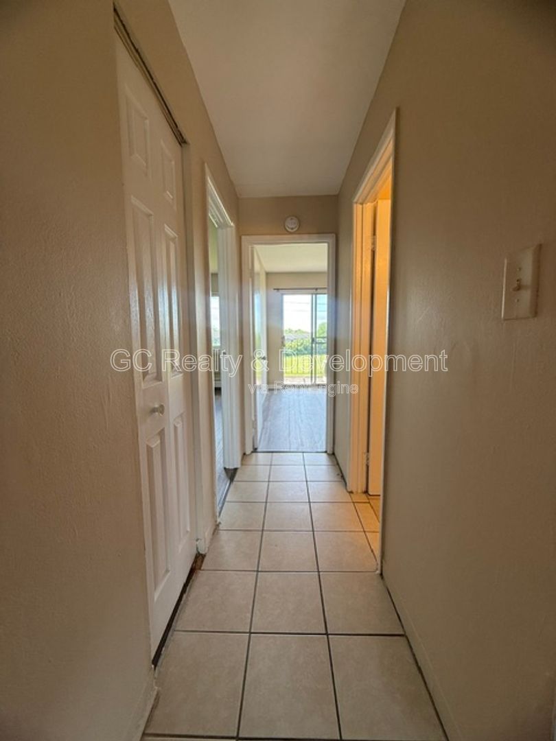 *** 2 BED / ONLY PAY ELECTRIC / BRAND NEW FLOORS / LAUNDRY ON SITE / PARKING INCL *** property image