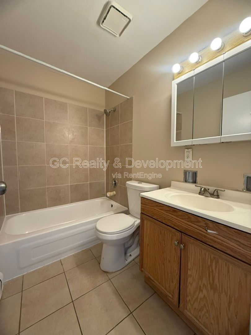 *** 2 BED / ONLY PAY ELECTRIC / BRAND NEW FLOORS / LAUNDRY ON SITE / PARKING INCL *** property image