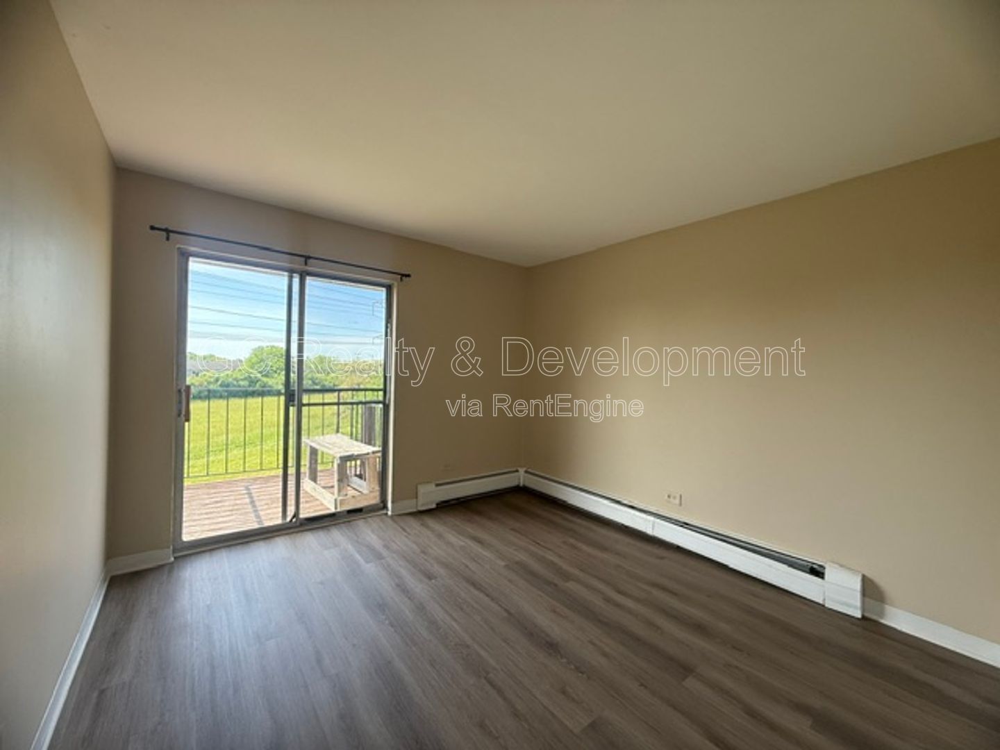 *** 2 BED / ONLY PAY ELECTRIC / BRAND NEW FLOORS / LAUNDRY ON SITE / PARKING INCL *** property image