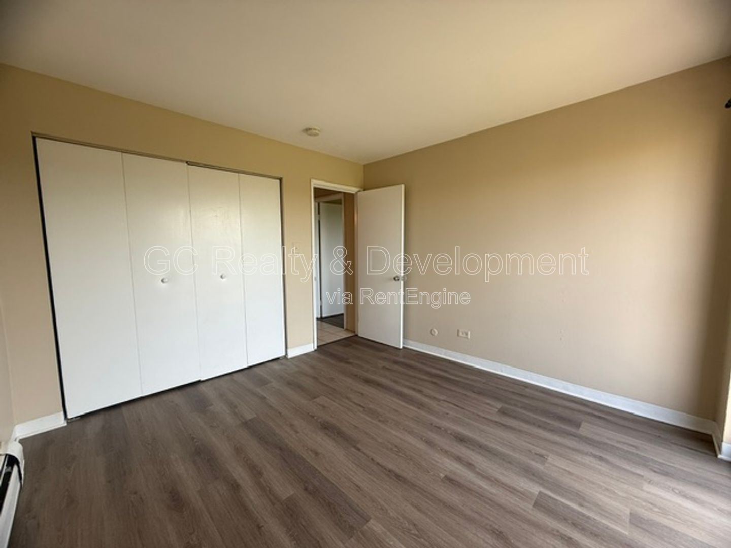 *** 2 BED / ONLY PAY ELECTRIC / BRAND NEW FLOORS / LAUNDRY ON SITE / PARKING INCL *** property image
