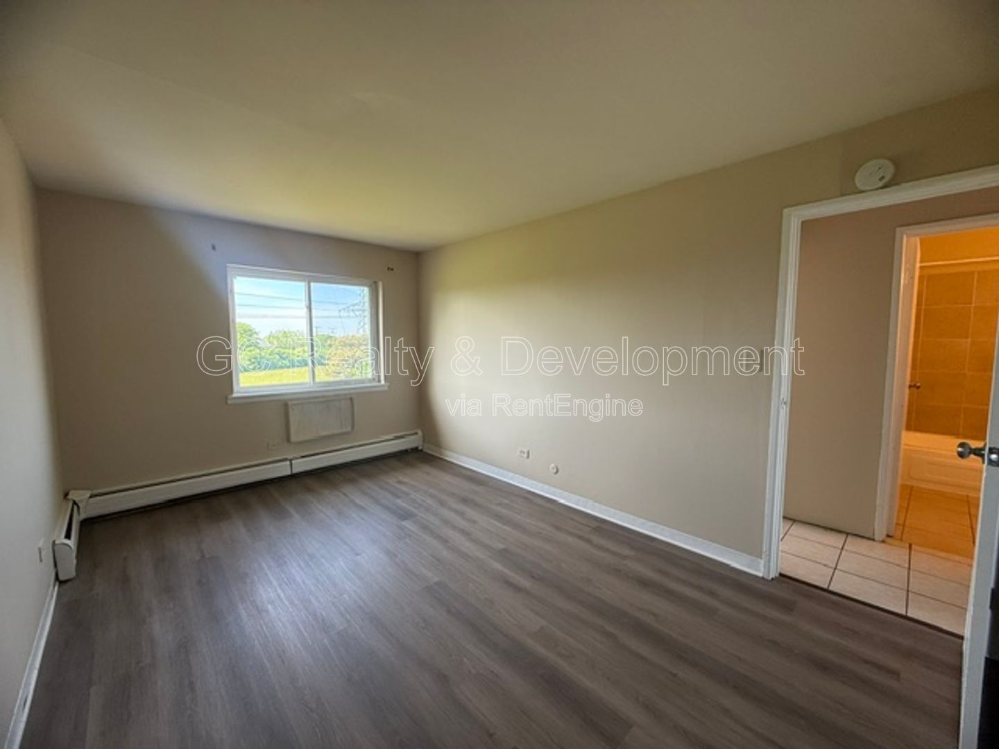 *** 2 BED / ONLY PAY ELECTRIC / BRAND NEW FLOORS / LAUNDRY ON SITE / PARKING INCL *** property image