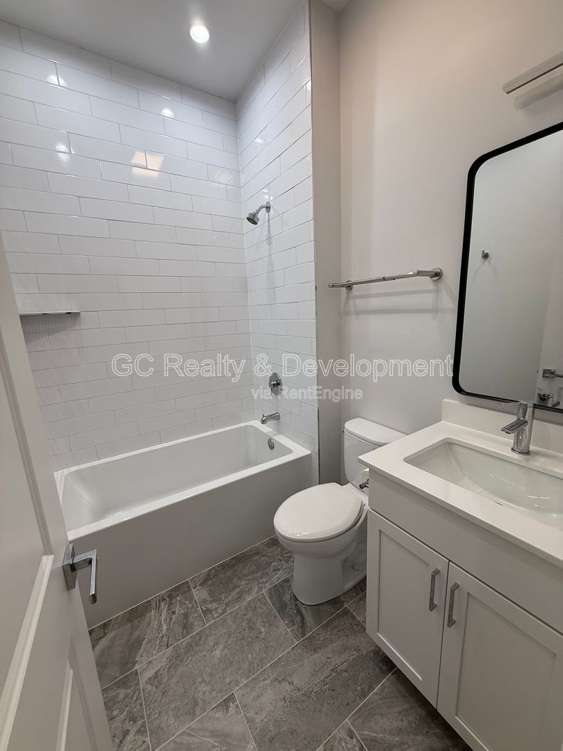 *** 1/2 MONTH RENT FREE / 2BR - 2 BTH / CENTRAL AC / IN UNIT LAUNDRY / GARAGE PARKING / WALK TO TRAIN *** property image