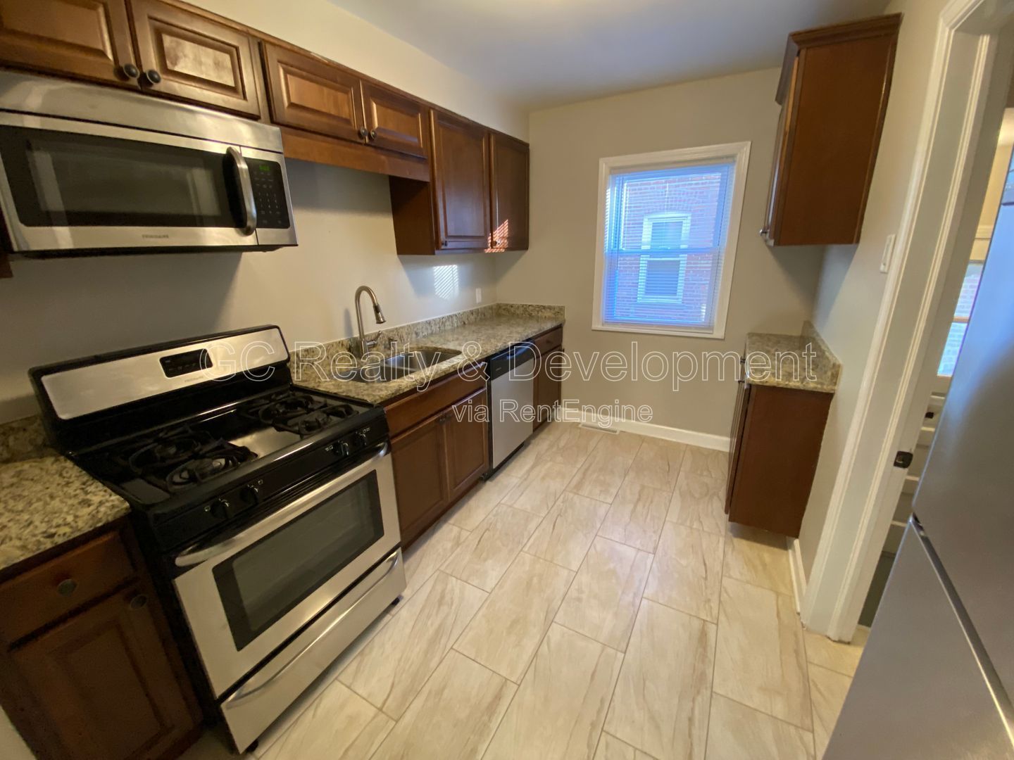 *** RECENTLY RENOVATED 3 BEDROOM / 2 BATH / FULL BASEMENT / DETACHED GARAGE *** property image