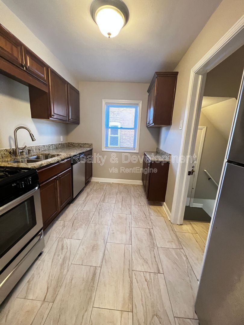*** RECENTLY RENOVATED 3 BEDROOM / 2 BATH / FULL BASEMENT / DETACHED GARAGE *** property image