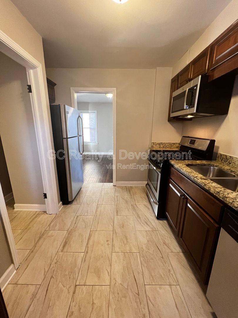*** RECENTLY RENOVATED 3 BEDROOM / 2 BATH / FULL BASEMENT / DETACHED GARAGE *** property image
