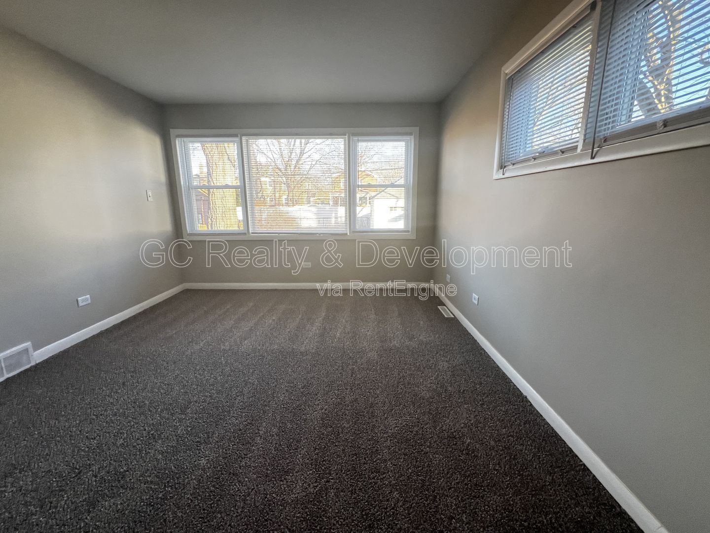 *** RECENTLY RENOVATED 3 BEDROOM / 2 BATH / FULL BASEMENT / DETACHED GARAGE *** property image