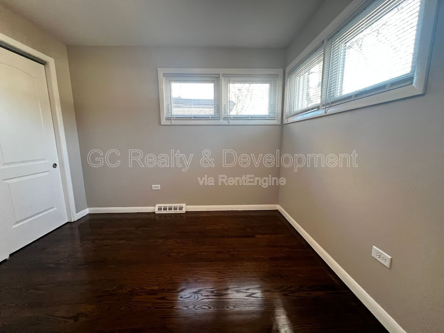 *** RECENTLY RENOVATED 3 BEDROOM / 2 BATH / FULL BASEMENT / DETACHED GARAGE *** property image