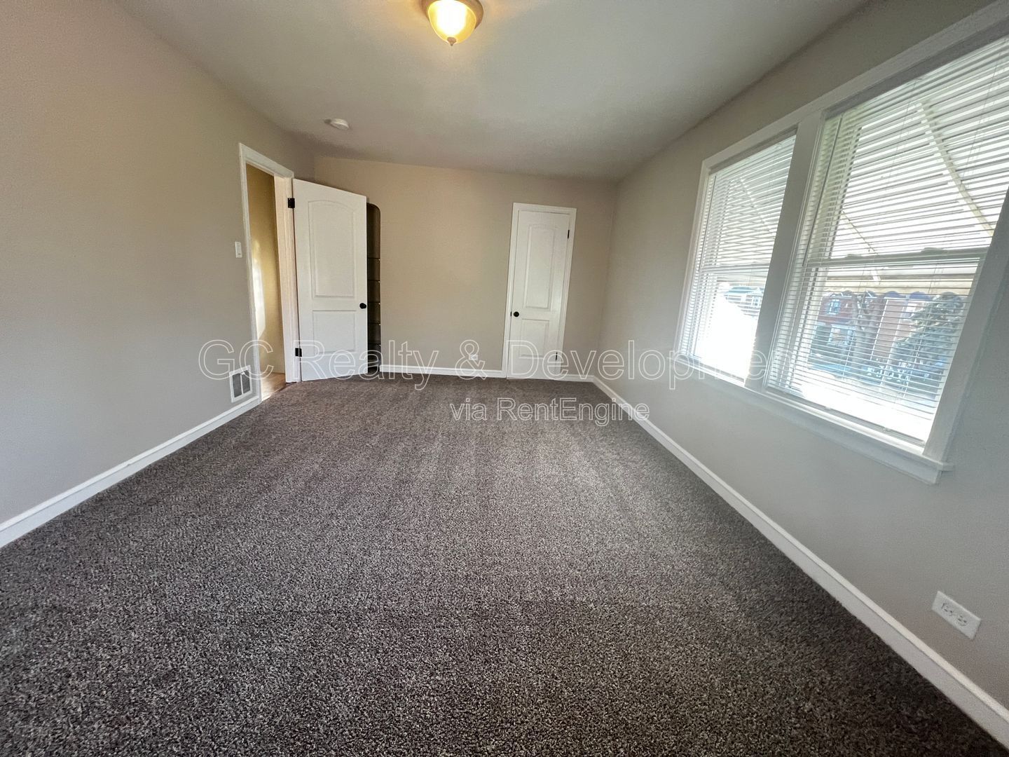*** RECENTLY RENOVATED 3 BEDROOM / 2 BATH / FULL BASEMENT / DETACHED GARAGE *** property image