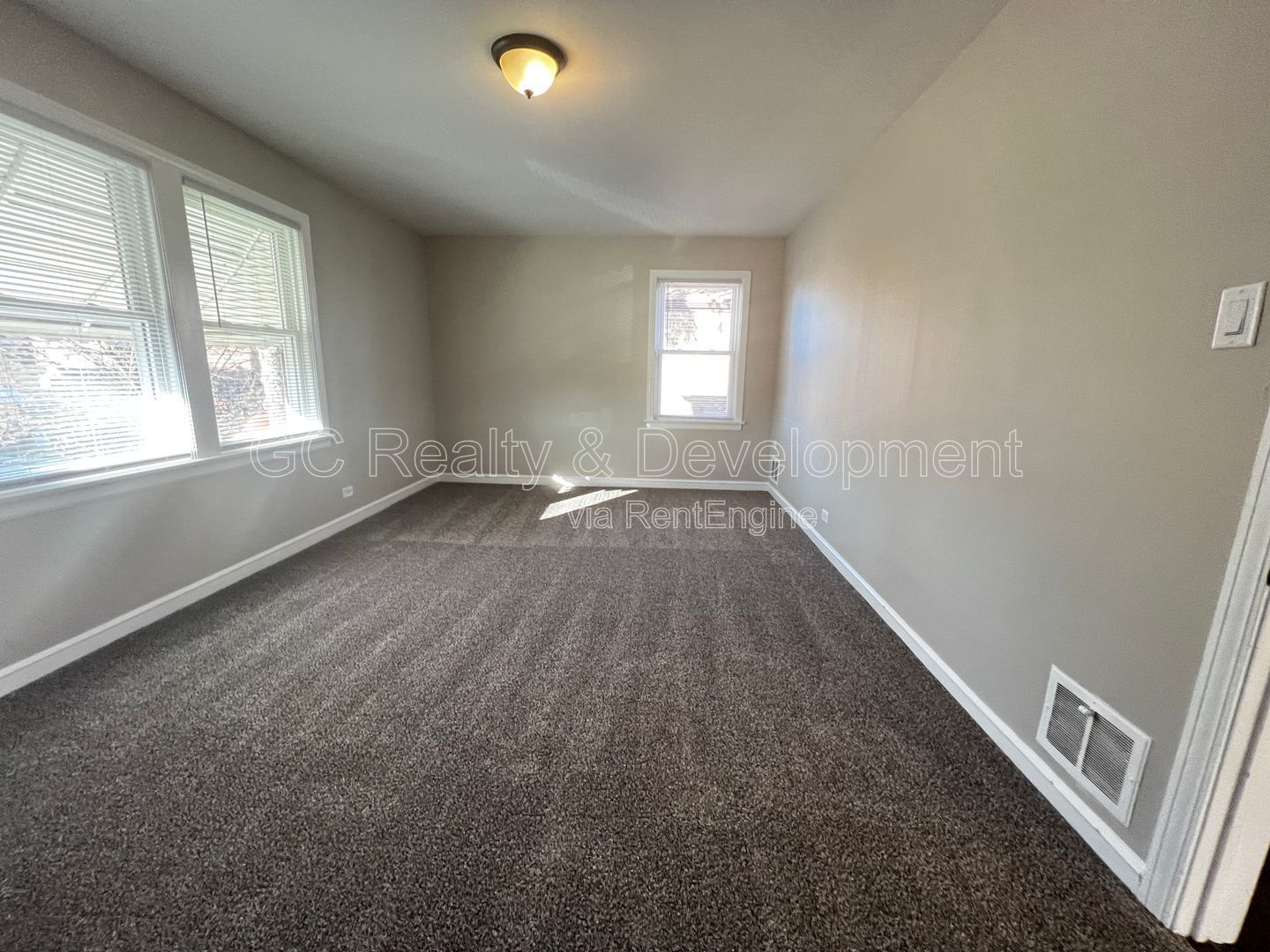 *** RECENTLY RENOVATED 3 BEDROOM / 2 BATH / FULL BASEMENT / DETACHED GARAGE *** property image