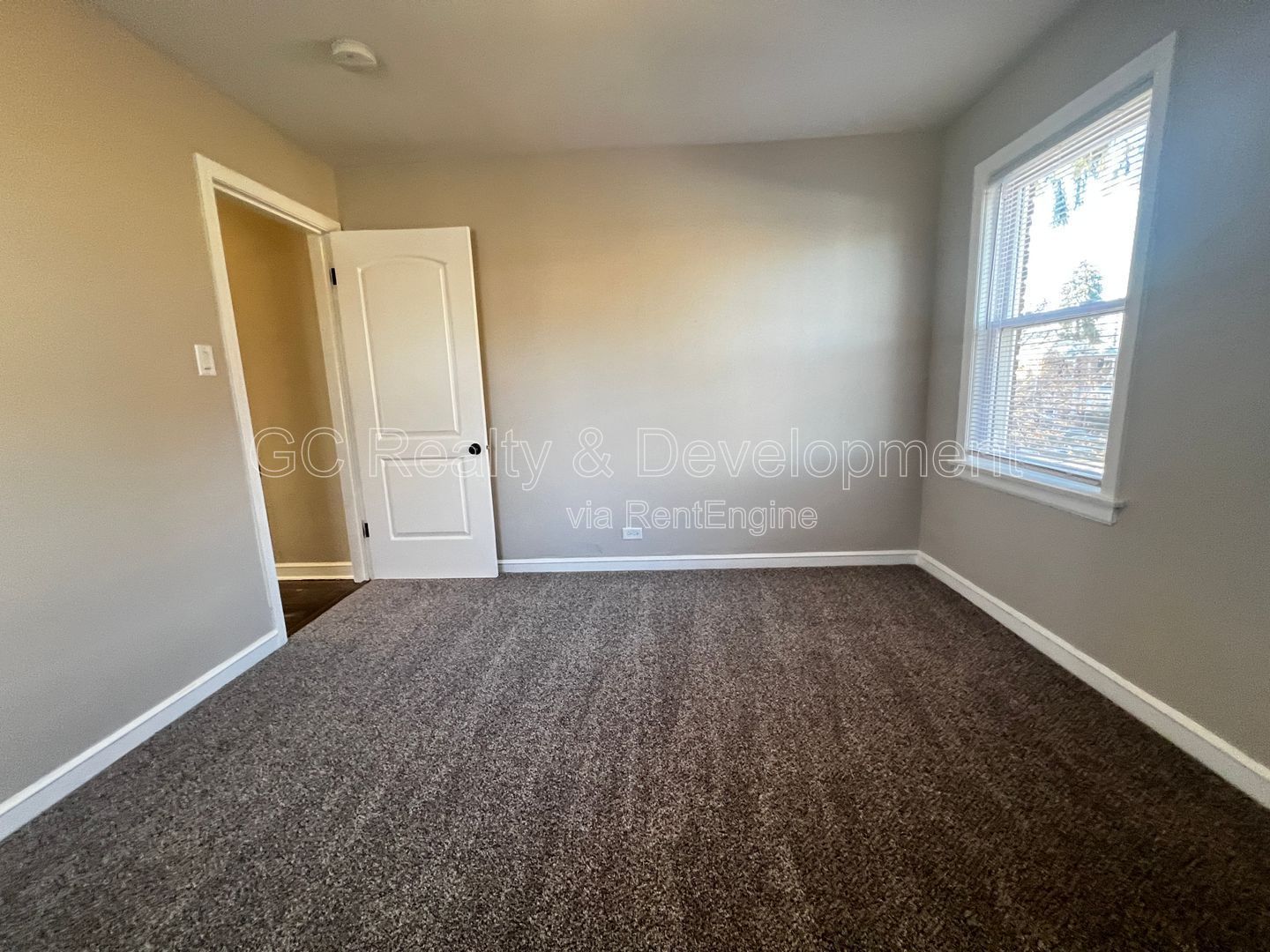 *** RECENTLY RENOVATED 3 BEDROOM / 2 BATH / FULL BASEMENT / DETACHED GARAGE *** property image