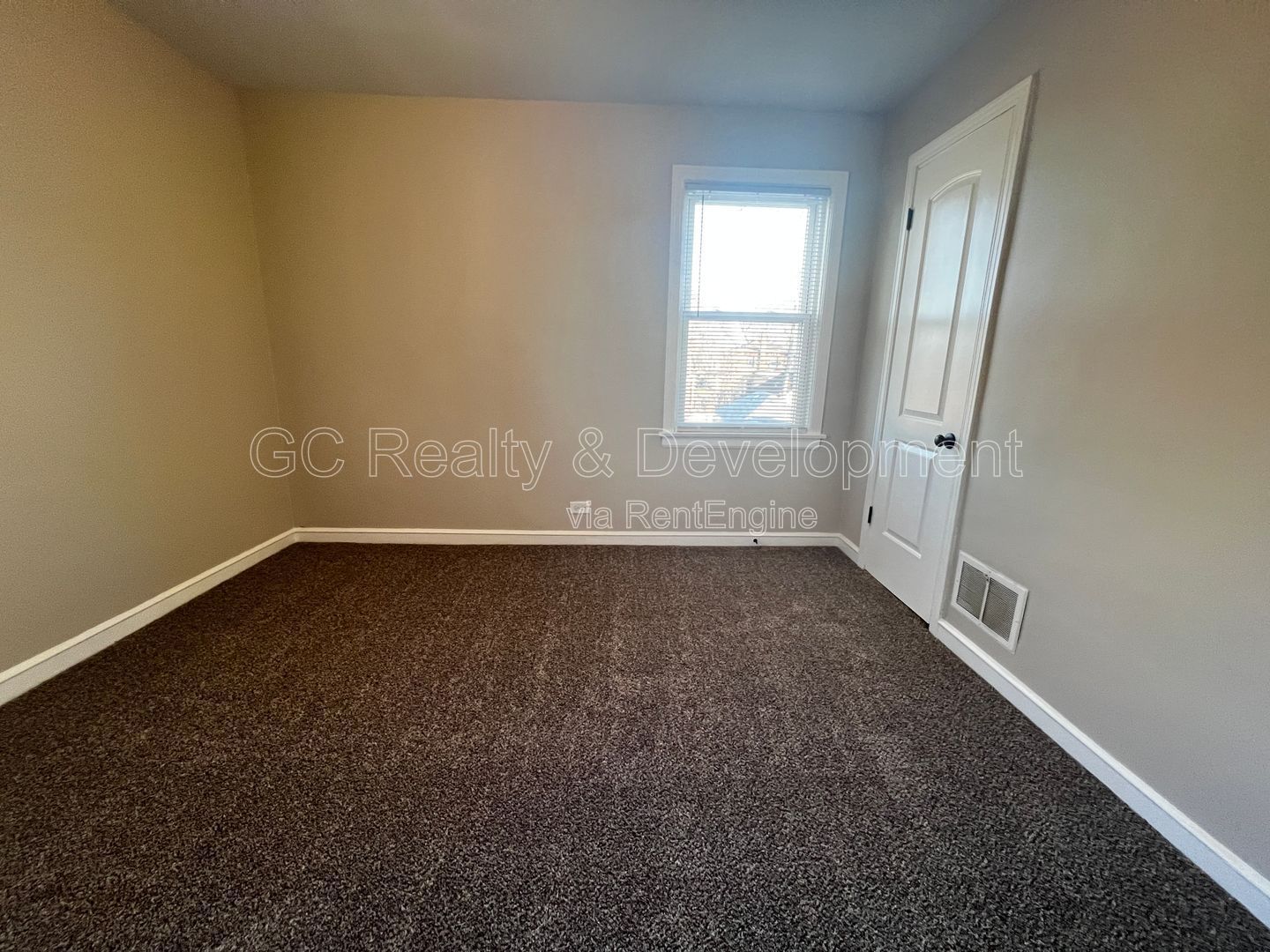 *** RECENTLY RENOVATED 3 BEDROOM / 2 BATH / FULL BASEMENT / DETACHED GARAGE *** property image