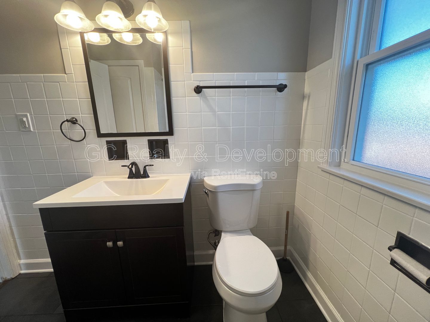*** RECENTLY RENOVATED 3 BEDROOM / 2 BATH / FULL BASEMENT / DETACHED GARAGE *** property image
