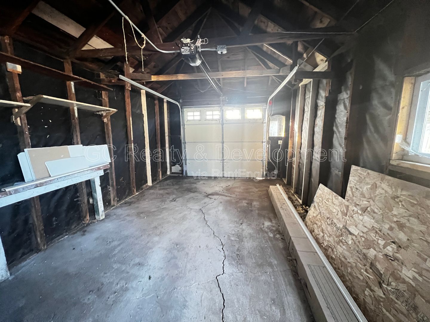 *** RECENTLY RENOVATED 3 BEDROOM / 2 BATH / FULL BASEMENT / DETACHED GARAGE *** property image