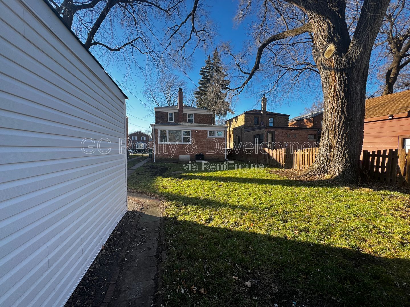 *** RECENTLY RENOVATED 3 BEDROOM / 2 BATH / FULL BASEMENT / DETACHED GARAGE *** property image