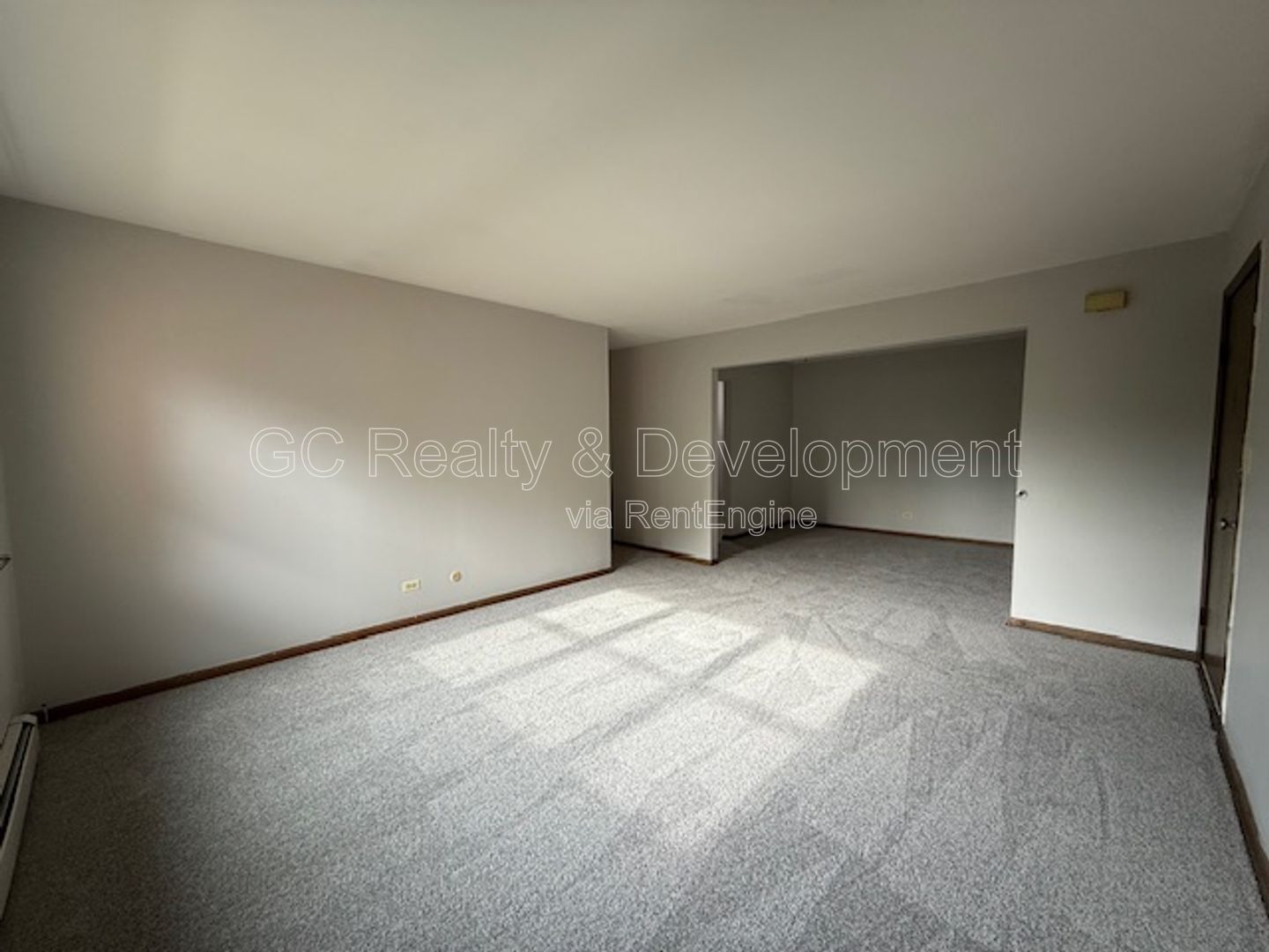 *** 2 BDRM / 2 PARKING SPOTS / TENANTS ONLY PAY ELECTRIC / NEAR SHOPPING & TRANSIT *** property image