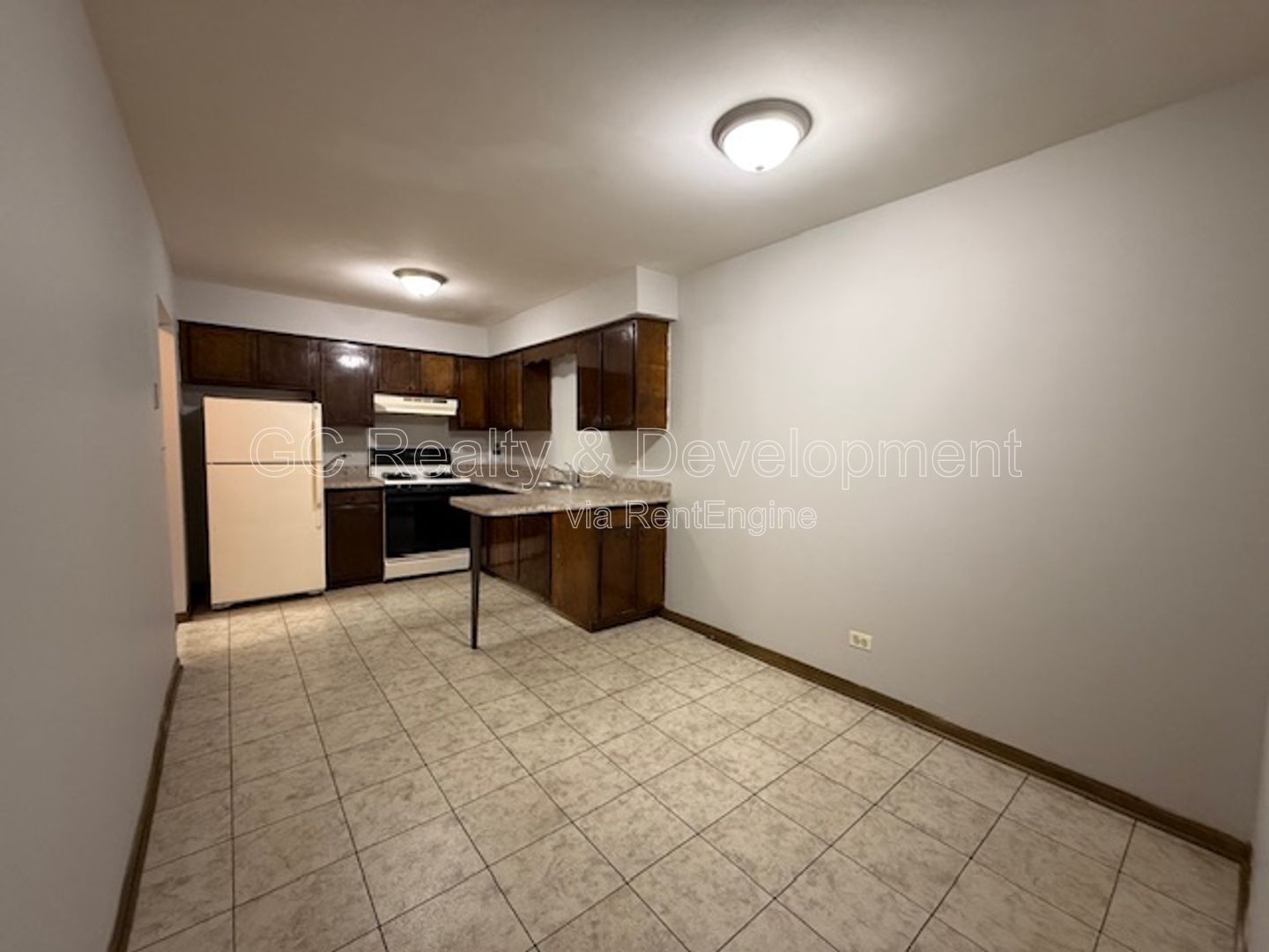 *** 2 BDRM / 2 PARKING SPOTS / TENANTS ONLY PAY ELECTRIC / NEAR SHOPPING & TRANSIT *** property image