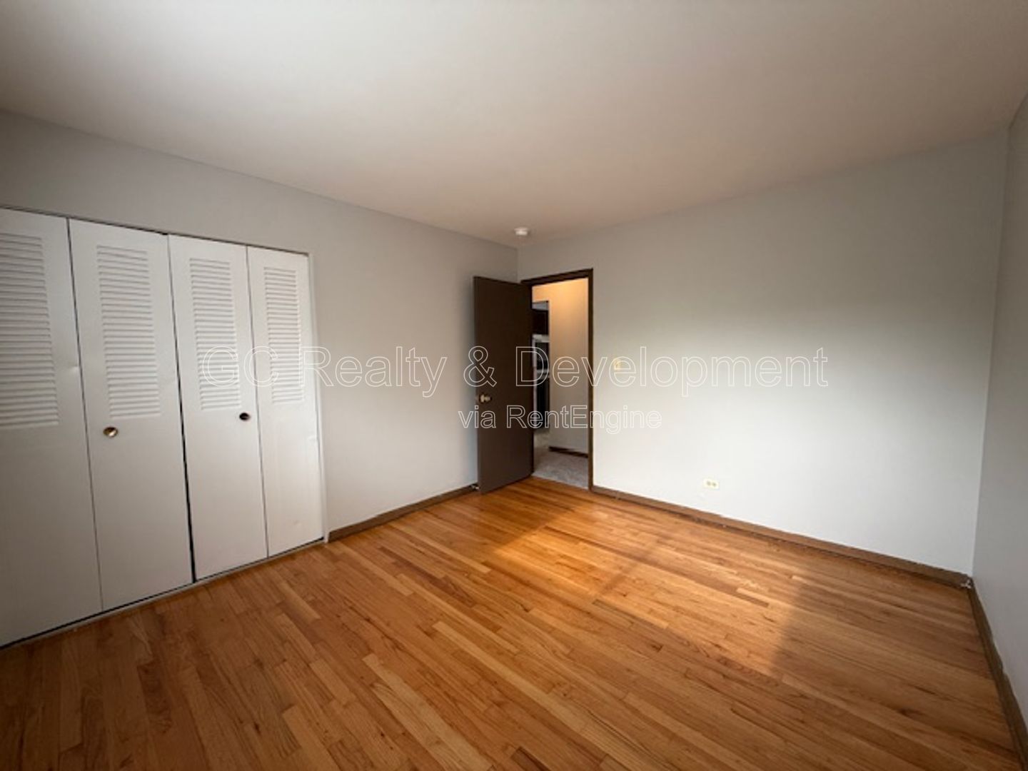 *** 2 BDRM / 2 PARKING SPOTS / TENANTS ONLY PAY ELECTRIC / NEAR SHOPPING & TRANSIT *** property image