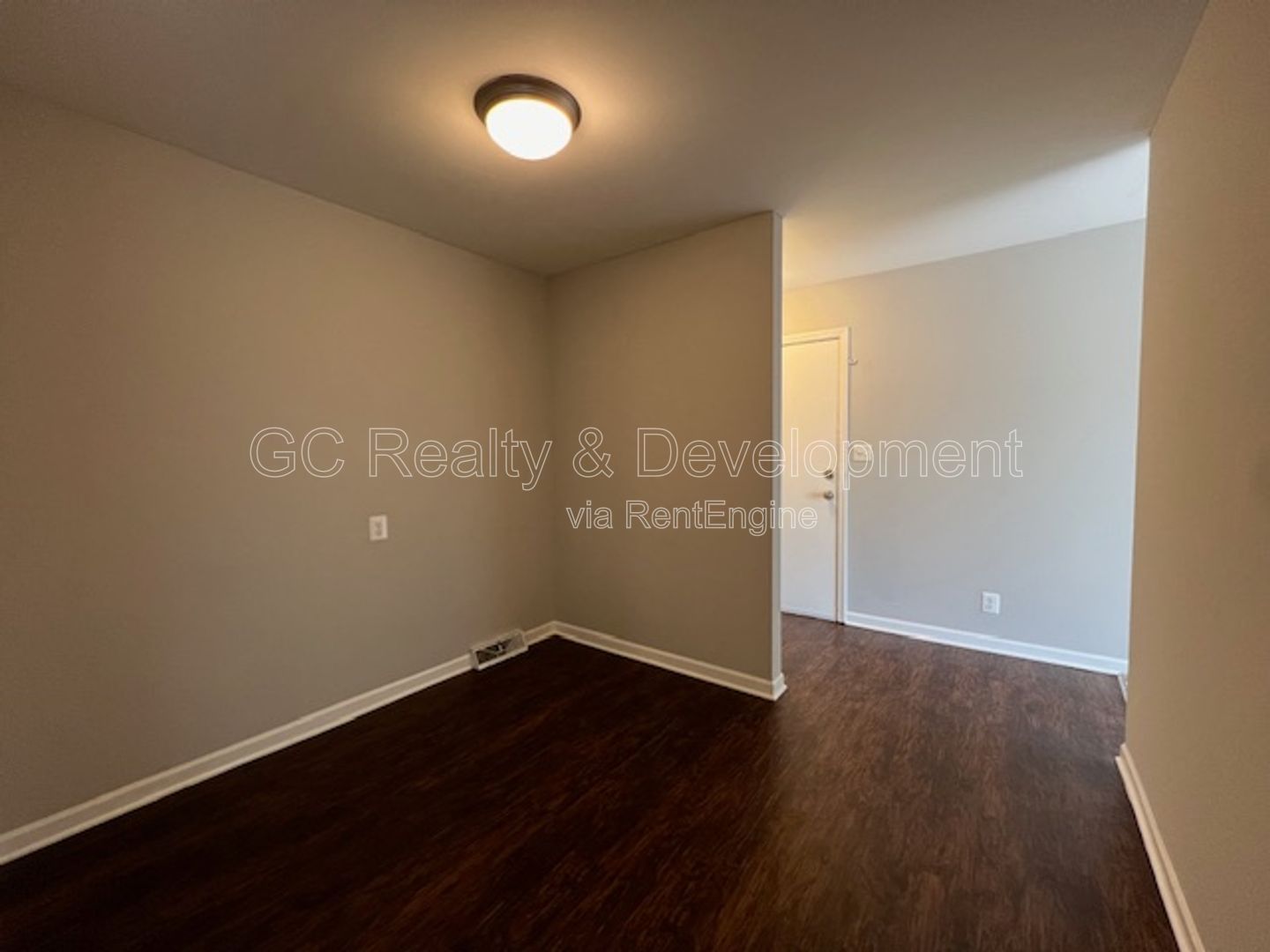 *** HEAT INCL / 2ND FLOOR UNIT / 2 BDRM / LARGE PRIVATE STORAGE UNIT / W&D IN BUILDING*** property image