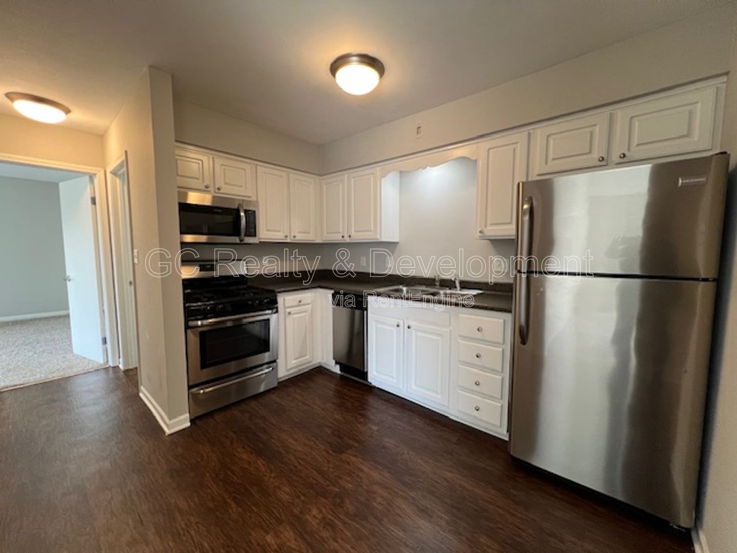 *** HEAT INCL / 2ND FLOOR UNIT / 2 BDRM / LARGE PRIVATE STORAGE UNIT / W&D IN BUILDING*** property image