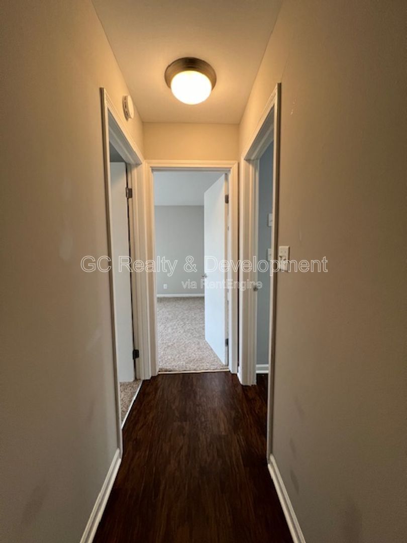 *** HEAT INCL / 2ND FLOOR UNIT / 2 BDRM / LARGE PRIVATE STORAGE UNIT / W&D IN BUILDING*** property image