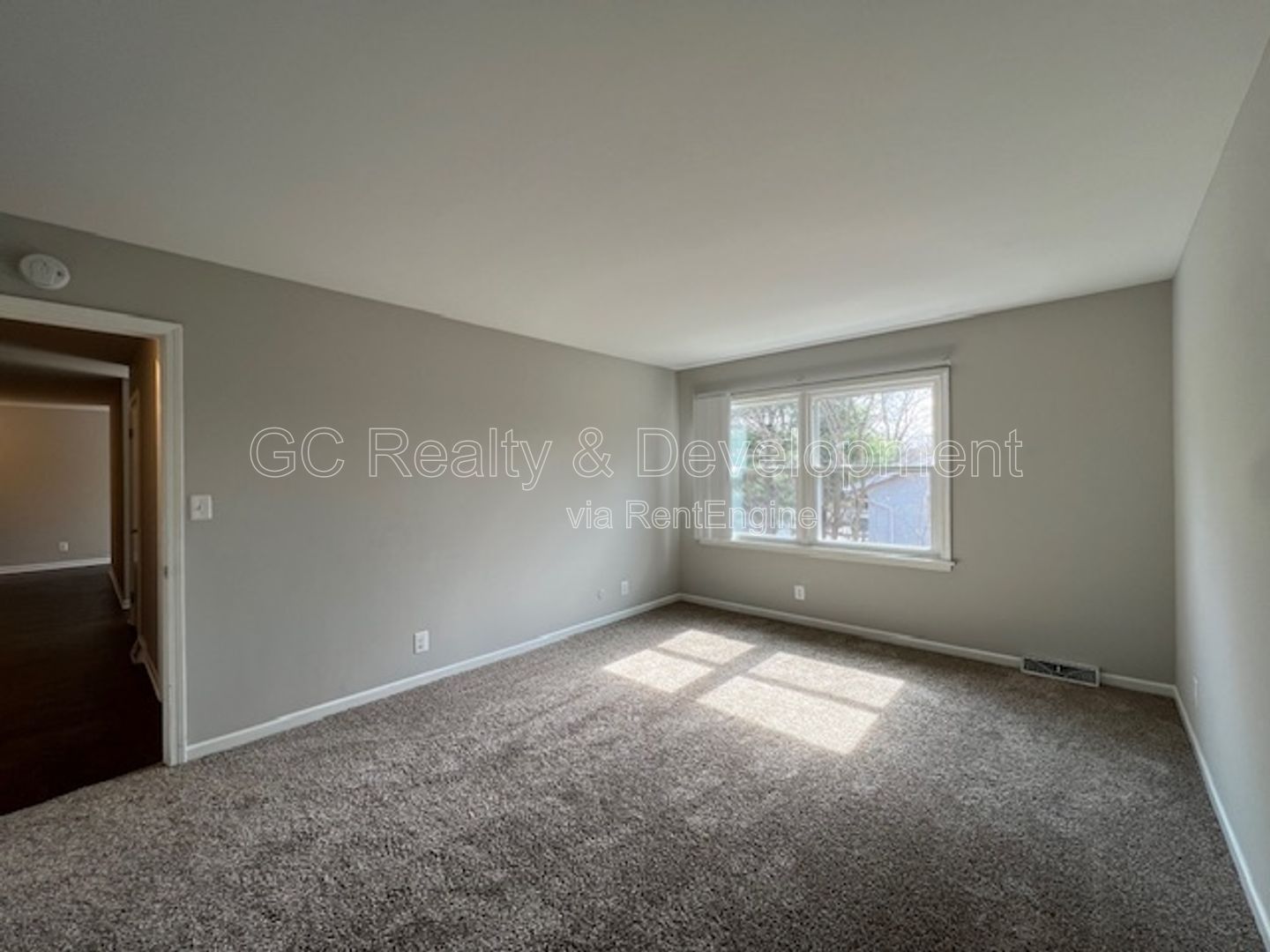 *** HEAT INCL / 2ND FLOOR UNIT / 2 BDRM / LARGE PRIVATE STORAGE UNIT / W&D IN BUILDING*** property image