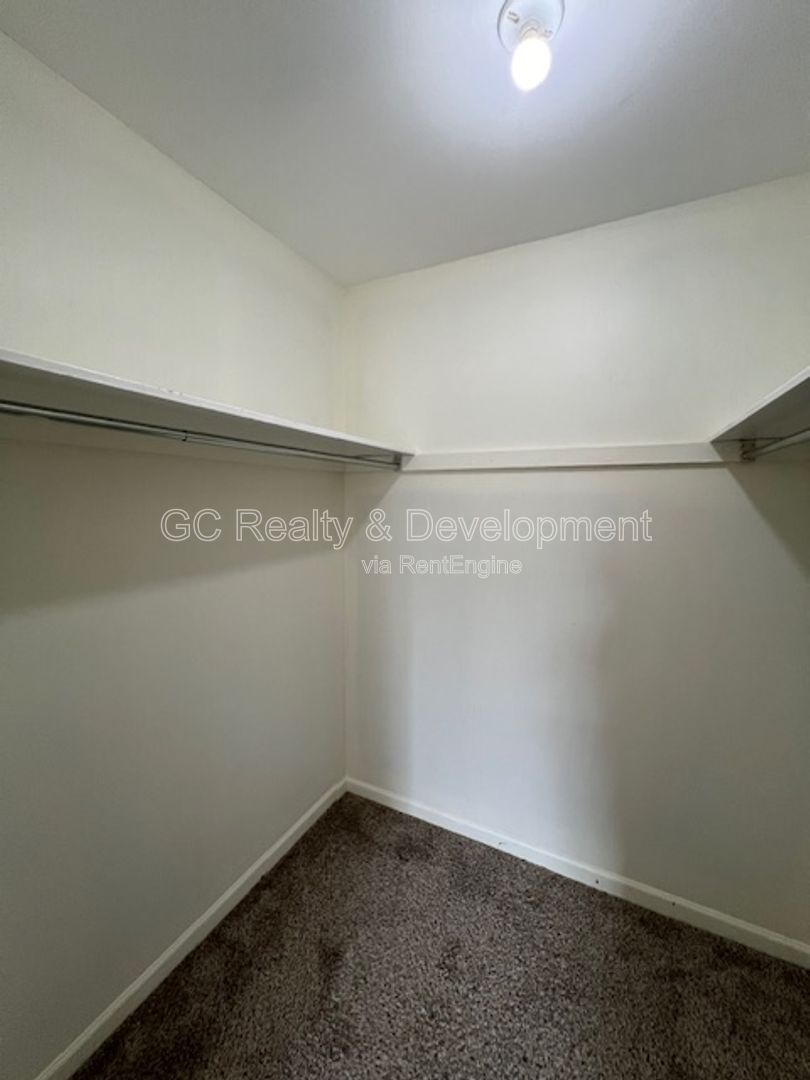 *** HEAT INCL / 2ND FLOOR UNIT / 2 BDRM / LARGE PRIVATE STORAGE UNIT / W&D IN BUILDING*** property image