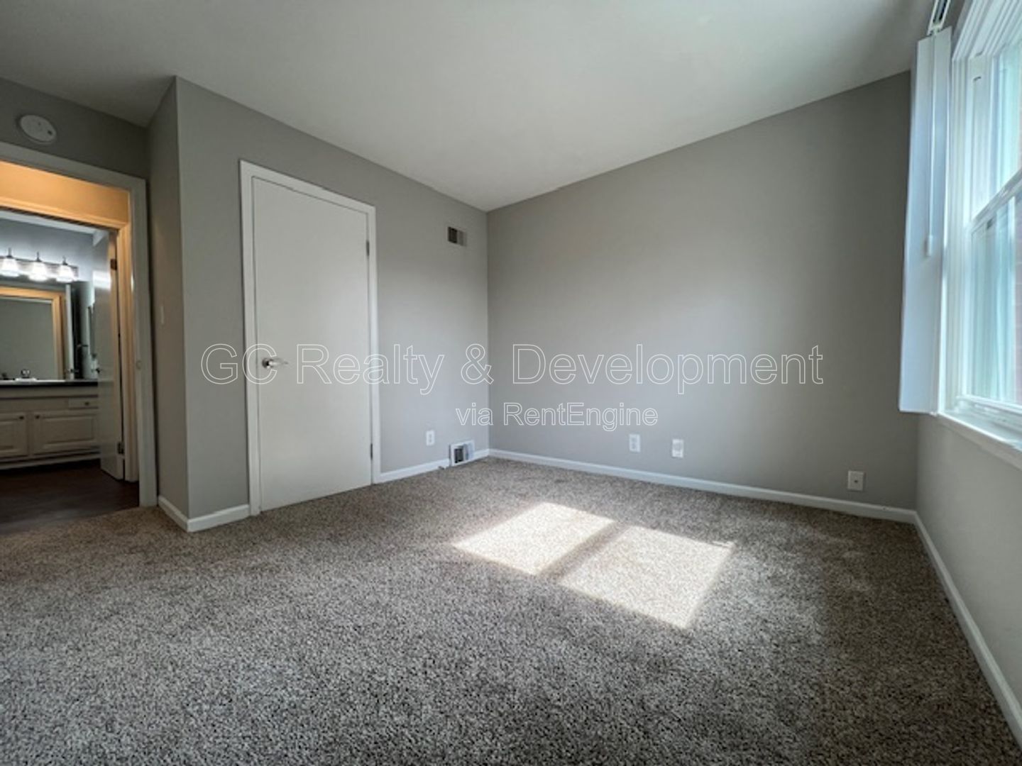 *** HEAT INCL / 2ND FLOOR UNIT / 2 BDRM / LARGE PRIVATE STORAGE UNIT / W&D IN BUILDING*** property image