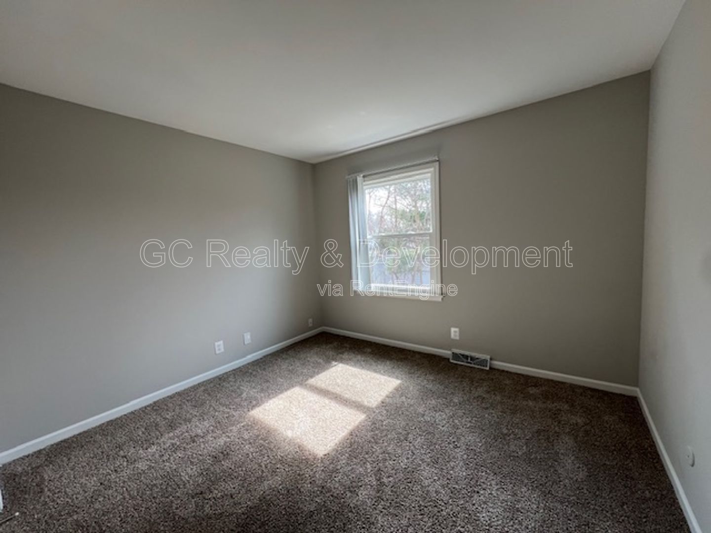 *** HEAT INCL / 2ND FLOOR UNIT / 2 BDRM / LARGE PRIVATE STORAGE UNIT / W&D IN BUILDING*** property image