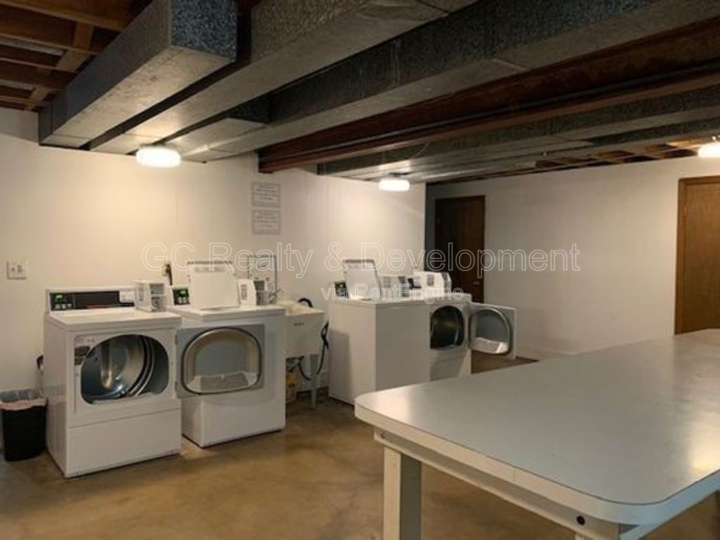 *** 2 BDRM / FIRST FLOOR UNIT / LAUNDRY IN BUILDING / PET FRIENDLY *** property image