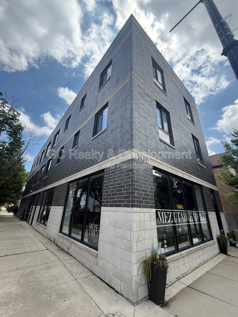 *** 3BDRM - 2 BTH / LAUNDRY IN UNIT / CENTRAL AC / SS APPL / PARKING INCL *** property image