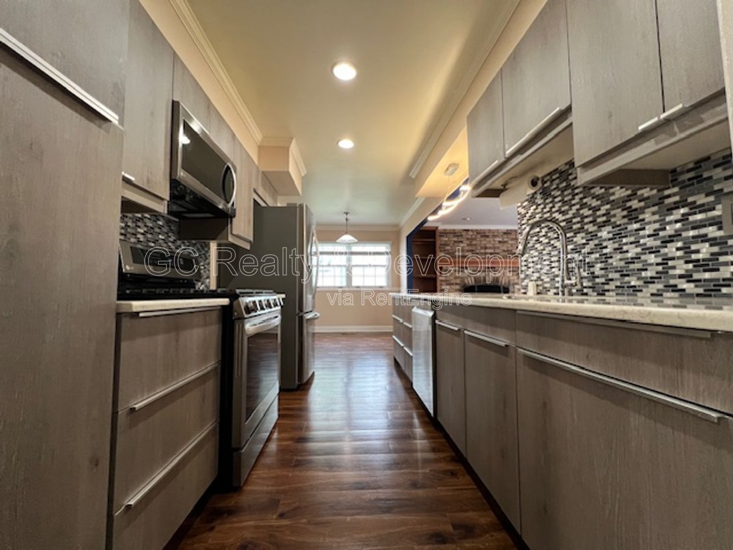 ***HOFFMAN ESTATES / 4 BDRM / 2 BTH / SS APPL INCL / LAUNDRY ROOM / ATTACHED 2-CAR GARAGE*** property image