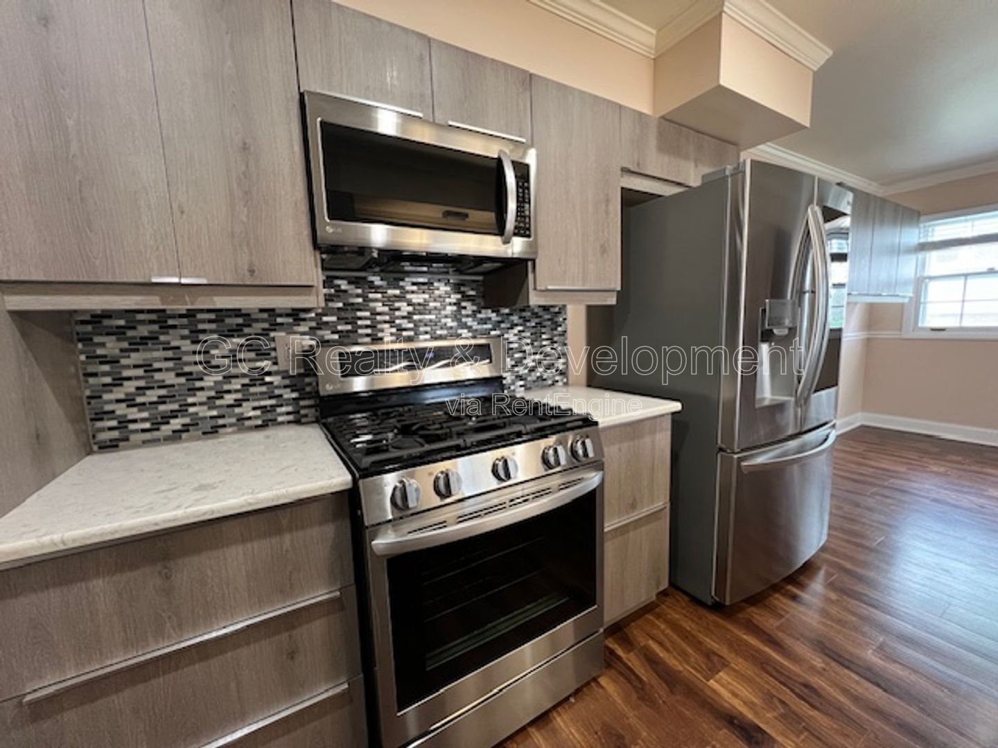 ***HOFFMAN ESTATES / 4 BDRM / 2 BTH / SS APPL INCL / LAUNDRY ROOM / ATTACHED 2-CAR GARAGE*** property image