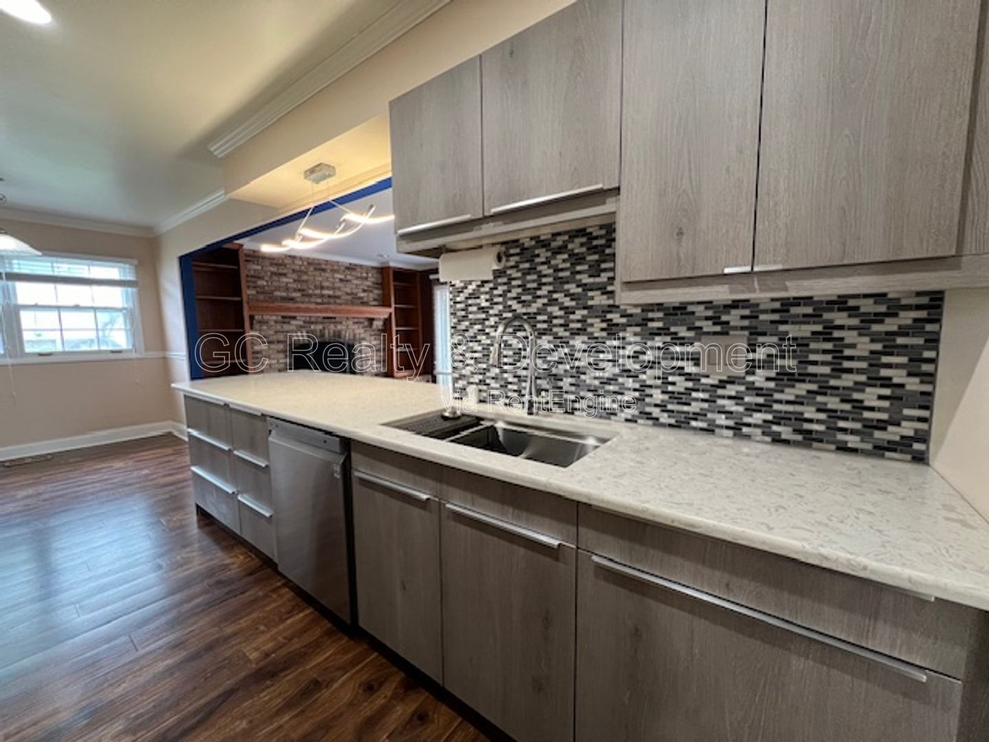 ***HOFFMAN ESTATES / 4 BDRM / 2 BTH / SS APPL INCL / LAUNDRY ROOM / ATTACHED 2-CAR GARAGE*** property image
