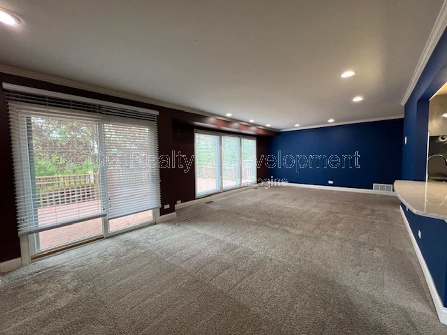 ***HOFFMAN ESTATES / 4 BDRM / 2 BTH / SS APPL INCL / LAUNDRY ROOM / ATTACHED 2-CAR GARAGE*** property image