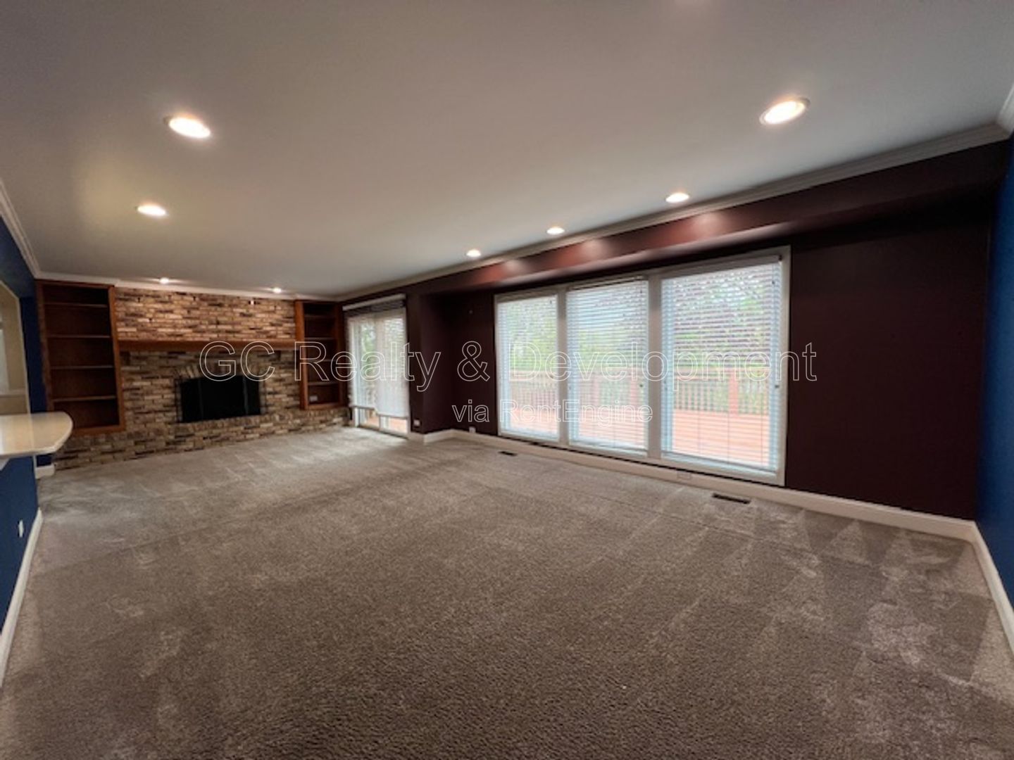 ***HOFFMAN ESTATES / 4 BDRM / 2 BTH / SS APPL INCL / LAUNDRY ROOM / ATTACHED 2-CAR GARAGE*** property image