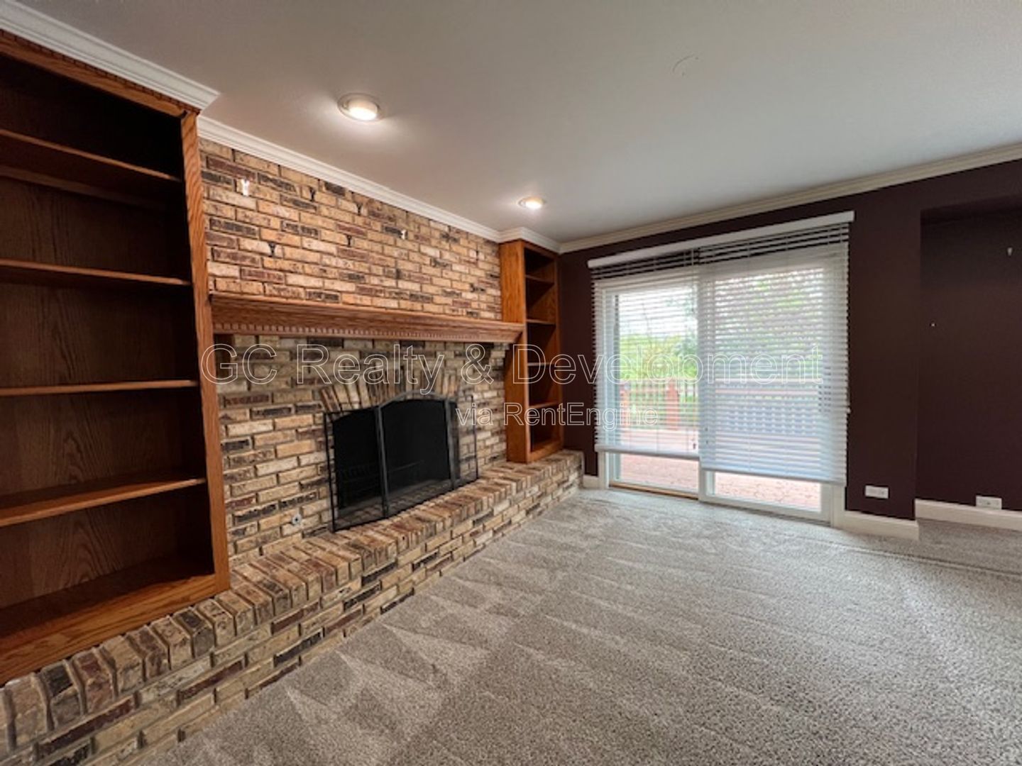 ***HOFFMAN ESTATES / 4 BDRM / 2 BTH / SS APPL INCL / LAUNDRY ROOM / ATTACHED 2-CAR GARAGE*** property image