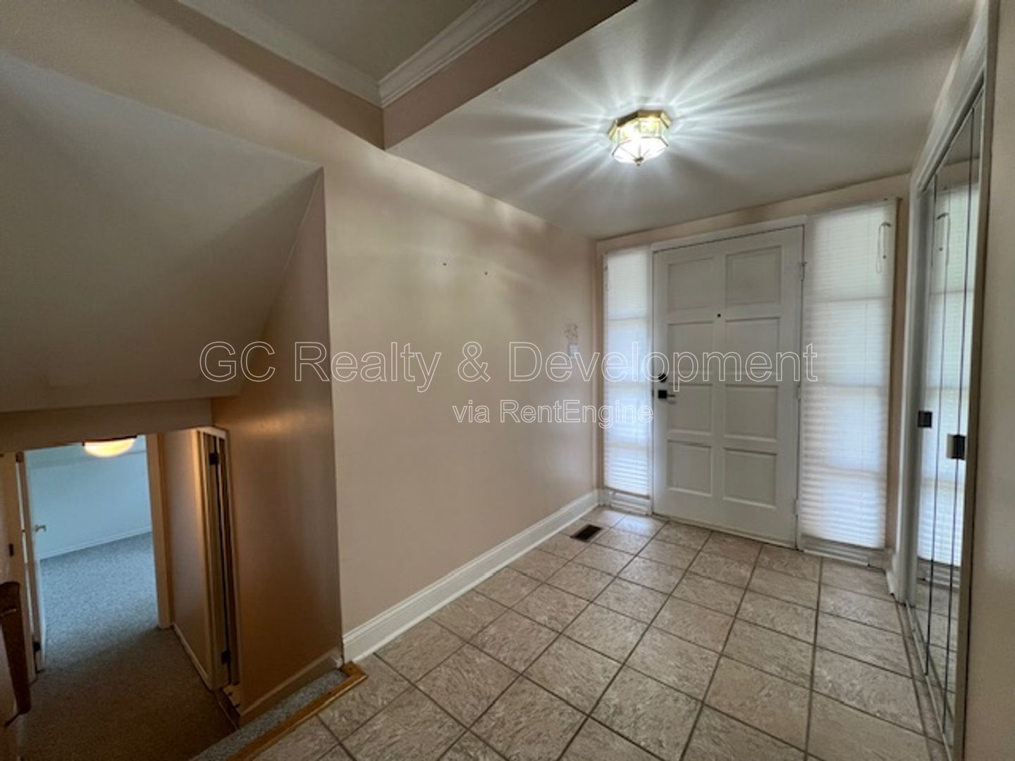 ***HOFFMAN ESTATES / 4 BDRM / 2 BTH / SS APPL INCL / LAUNDRY ROOM / ATTACHED 2-CAR GARAGE*** property image