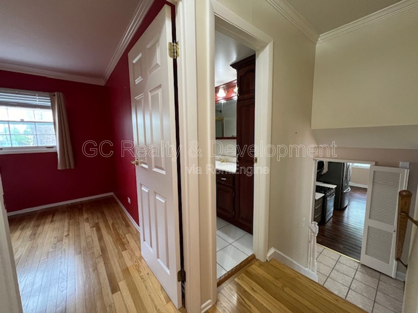 ***HOFFMAN ESTATES / 4 BDRM / 2 BTH / SS APPL INCL / LAUNDRY ROOM / ATTACHED 2-CAR GARAGE*** property image