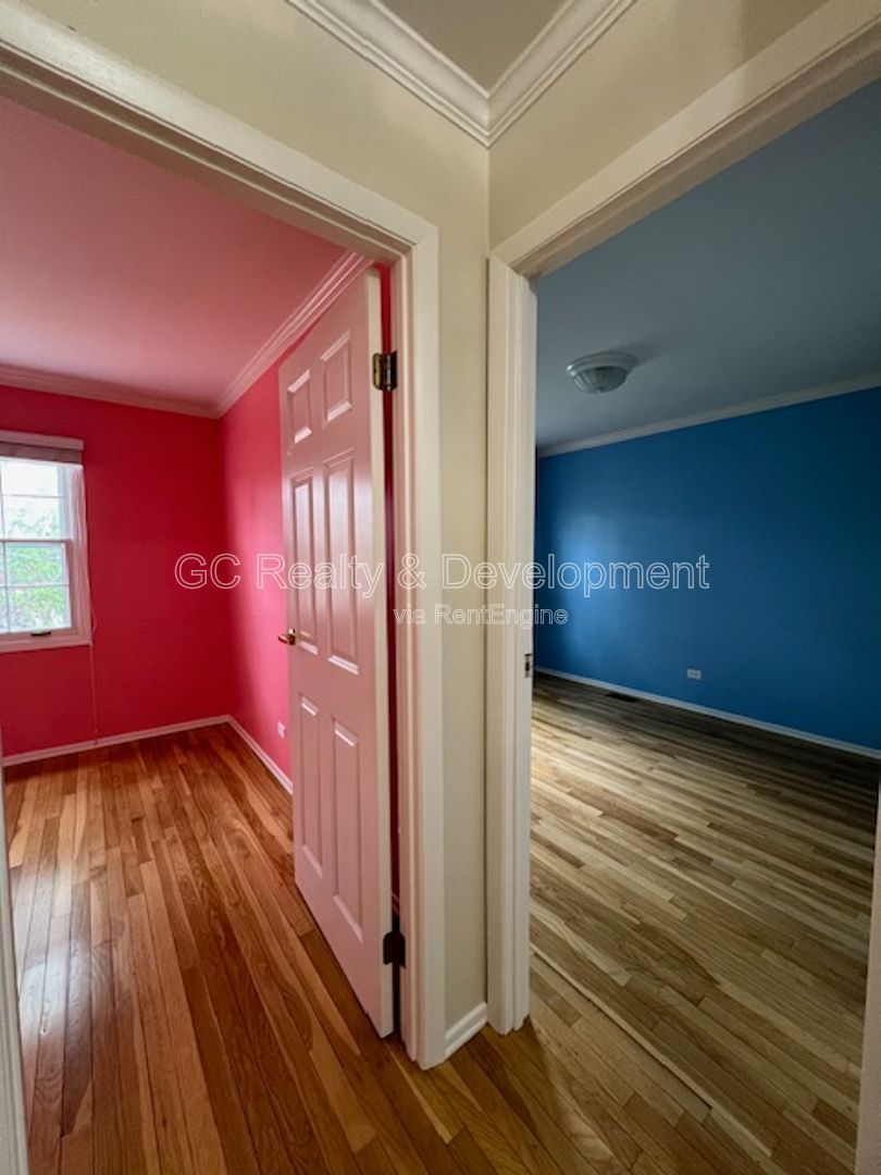 ***HOFFMAN ESTATES / 4 BDRM / 2 BTH / SS APPL INCL / LAUNDRY ROOM / ATTACHED 2-CAR GARAGE*** property image