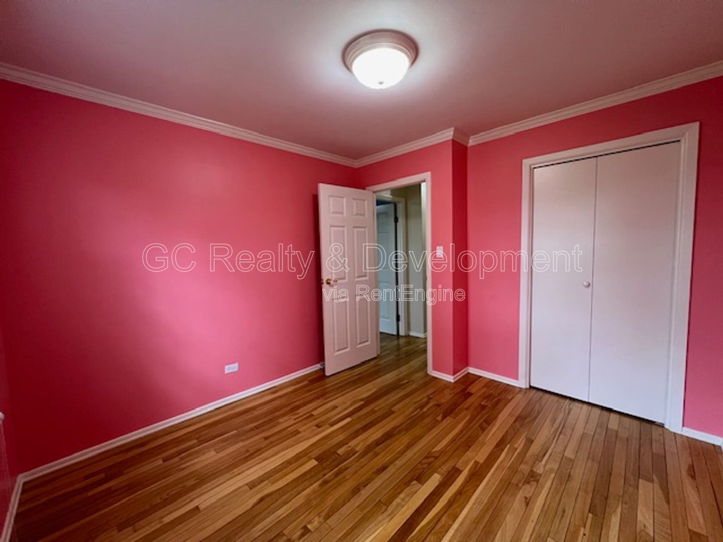 ***HOFFMAN ESTATES / 4 BDRM / 2 BTH / SS APPL INCL / LAUNDRY ROOM / ATTACHED 2-CAR GARAGE*** property image