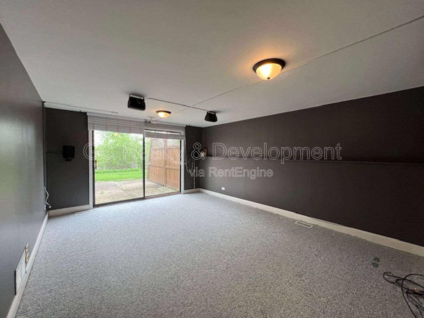 ***HOFFMAN ESTATES / 4 BDRM / 2 BTH / SS APPL INCL / LAUNDRY ROOM / ATTACHED 2-CAR GARAGE*** property image