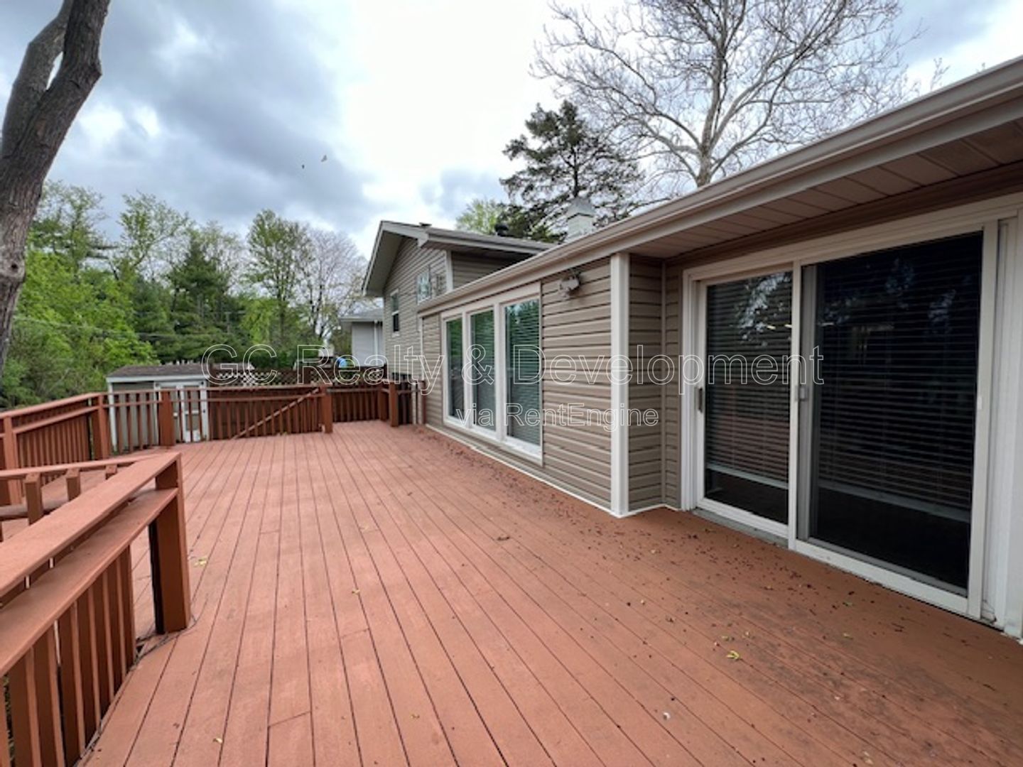 ***HOFFMAN ESTATES / 4 BDRM / 2 BTH / SS APPL INCL / LAUNDRY ROOM / ATTACHED 2-CAR GARAGE*** property image