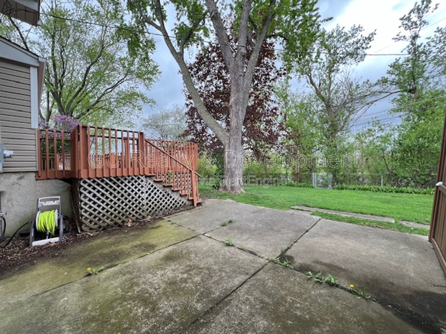 ***HOFFMAN ESTATES / 4 BDRM / 2 BTH / SS APPL INCL / LAUNDRY ROOM / ATTACHED 2-CAR GARAGE*** property image
