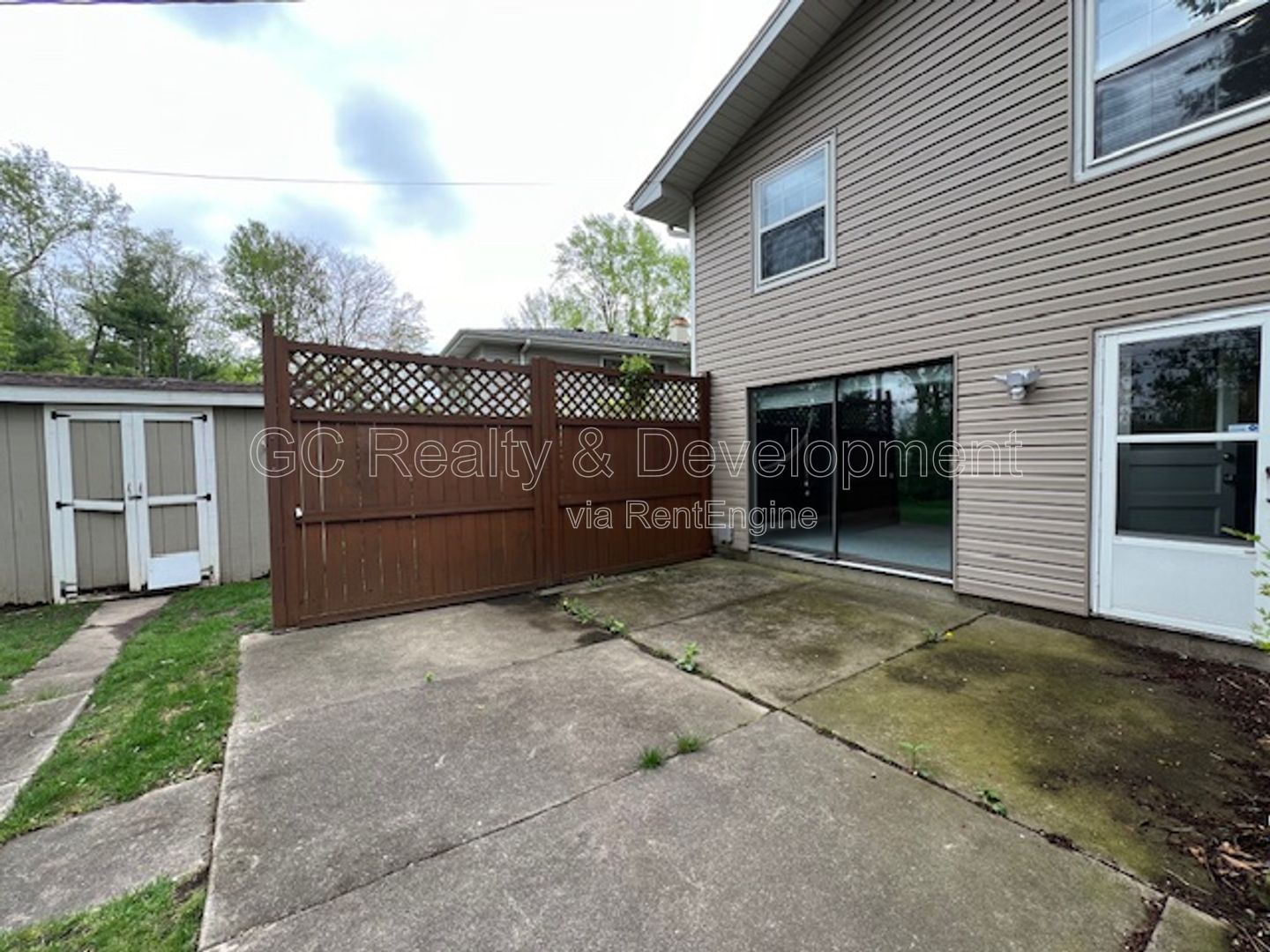 ***HOFFMAN ESTATES / 4 BDRM / 2 BTH / SS APPL INCL / LAUNDRY ROOM / ATTACHED 2-CAR GARAGE*** property image